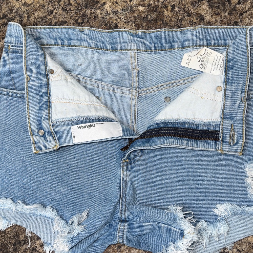 Wrangler High-Rise Cutoff Shorts Raw Hem Light Stone Relaxed Fit Boho Size 32 - Picture 11 of 16